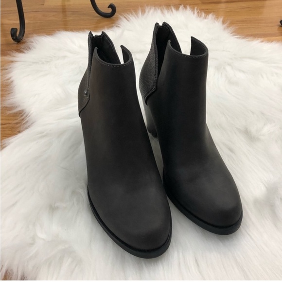 🆕 Vera Wang Berlin Dark Gray Zip Up Ankle Boots with Block Heel, Size 6 - Picture 6 of 12